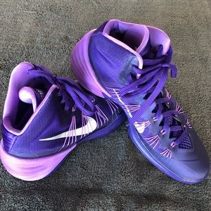 Woman’s Purple Nike Hyperdunk Basketball Shoes